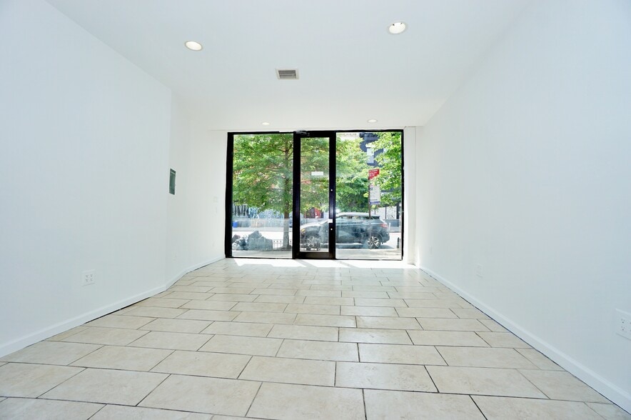 1611 Nostrand Ave, Brooklyn, NY for lease - Interior Photo - Image 2 of 6