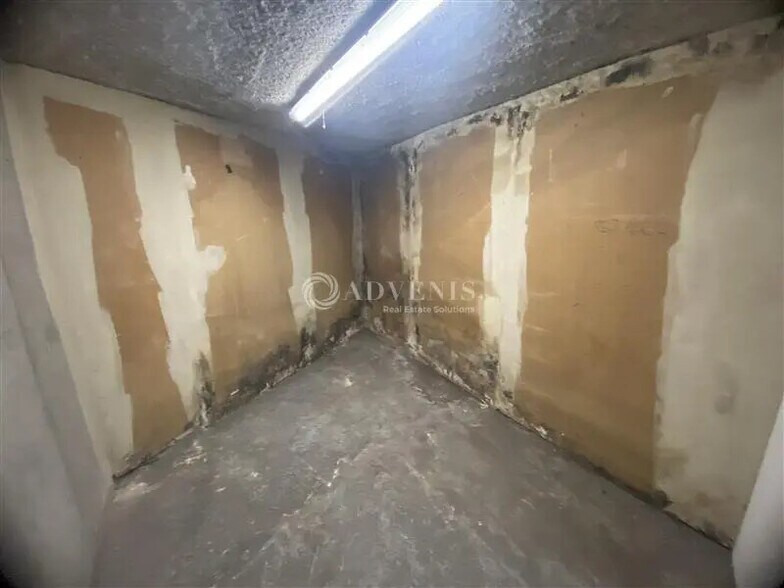 Flex in Maisons-Alfort for lease - Interior Photo - Image 3 of 6