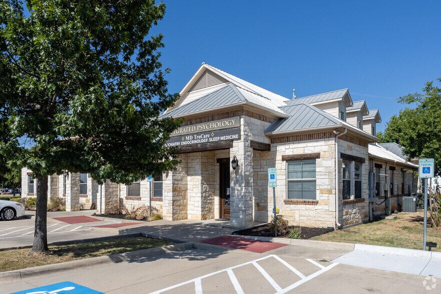 823 E Ira Woods Ave, Grapevine, TX for sale - Primary Photo - Image 1 of 1