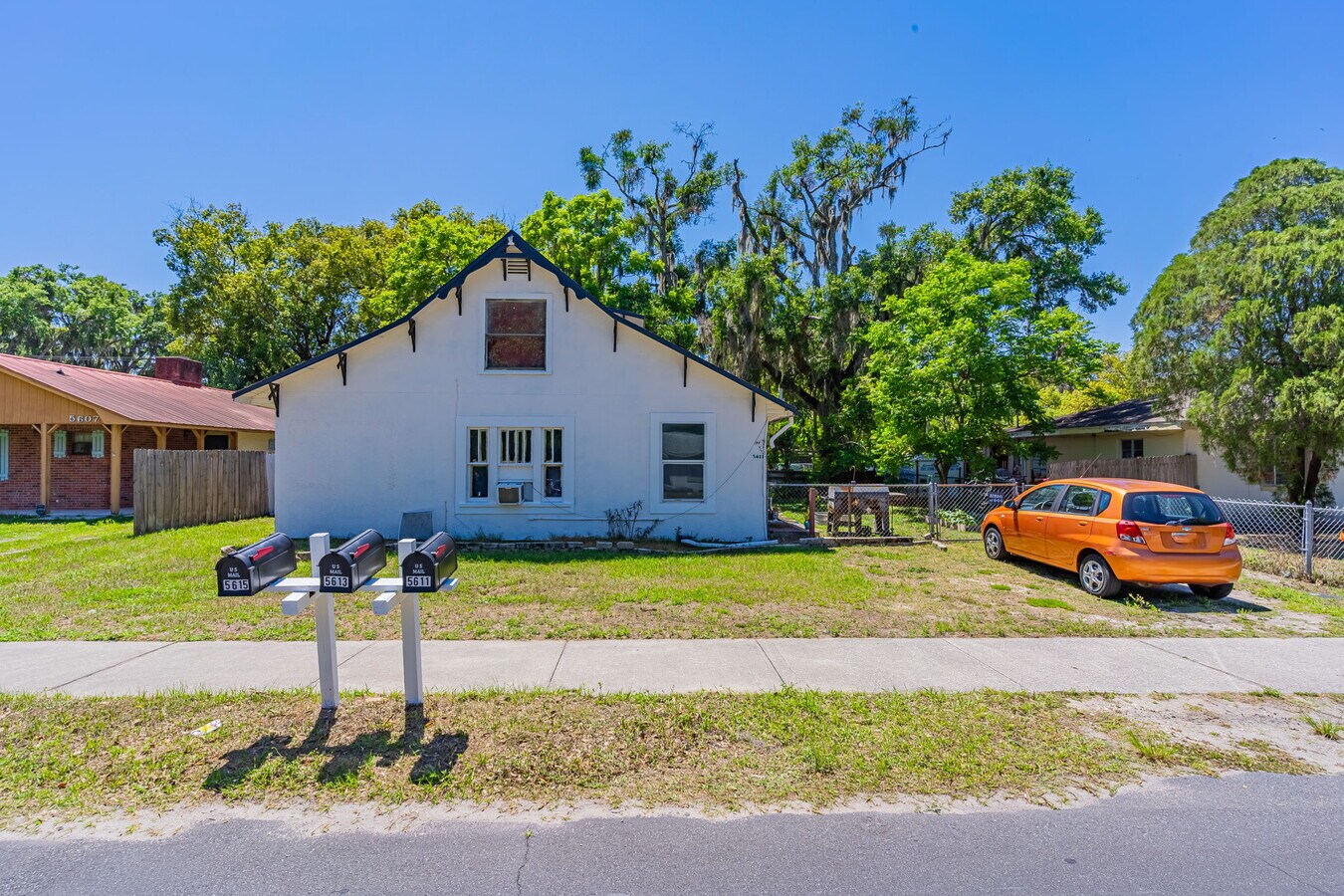 5613 12th St, Zephyrhills, FL 33542