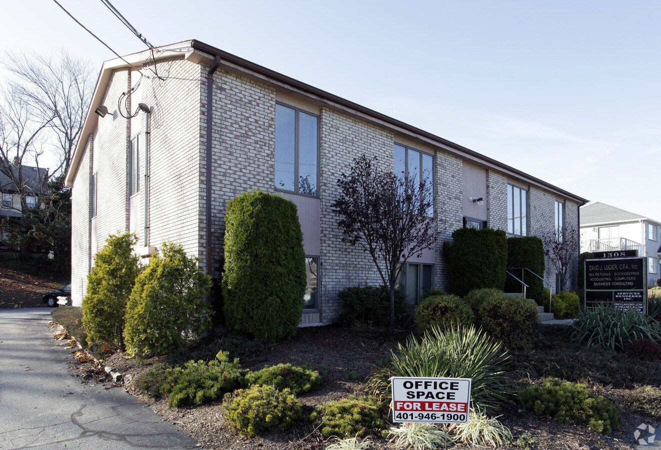 1308 Atwood Ave, Johnston, RI 02919