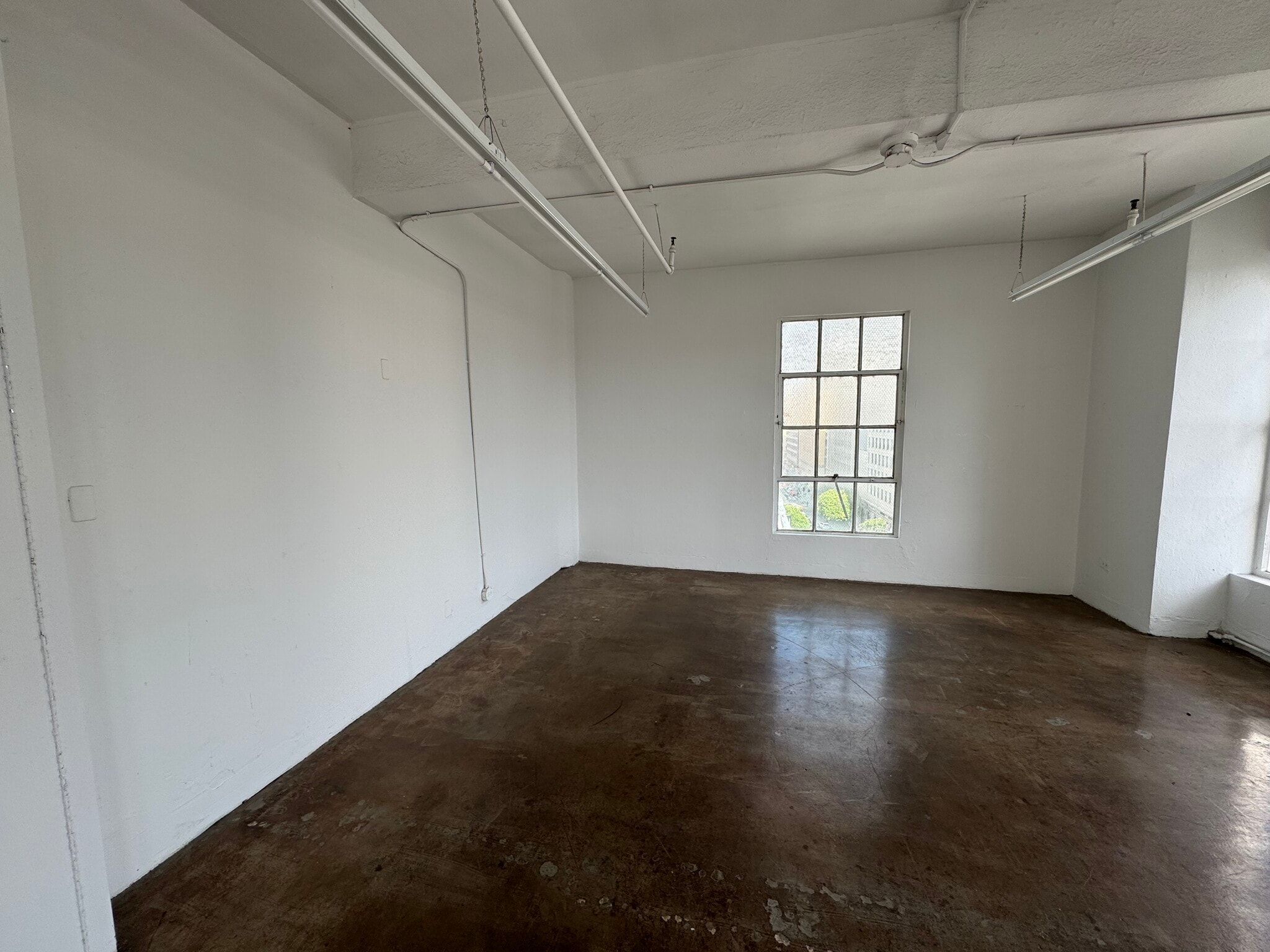 122 E 7th St, Los Angeles, CA for lease Interior Photo- Image 1 of 5