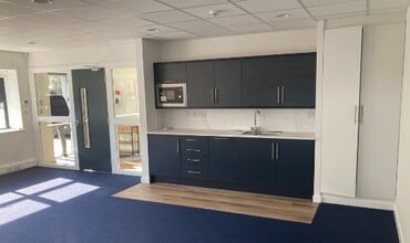 Whitewall Rd, Rochester for lease Interior Photo- Image 2 of 5