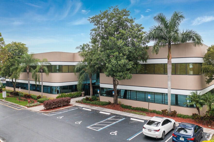 400 Sawgrass Corporate Pky, Sunrise, FL for lease - Primary Photo - Image 1 of 19