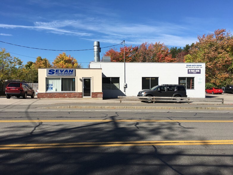 1086 Candia Rd, Manchester, NH 03109