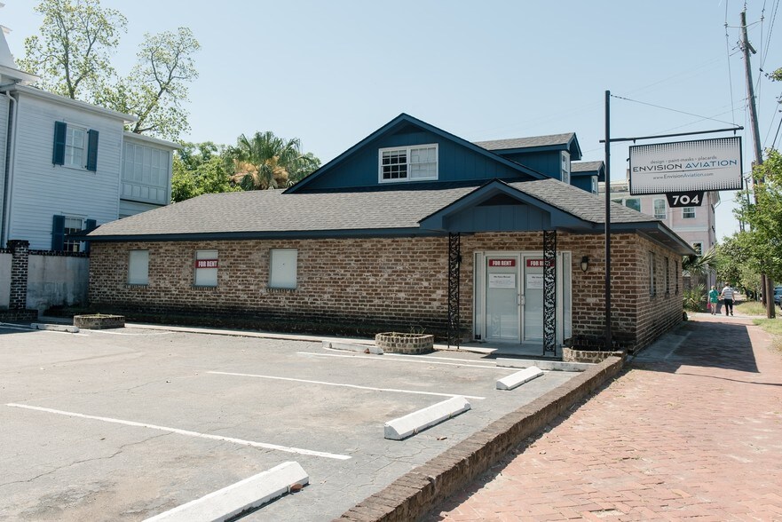 704 Abercorn St, Savannah, GA 31401