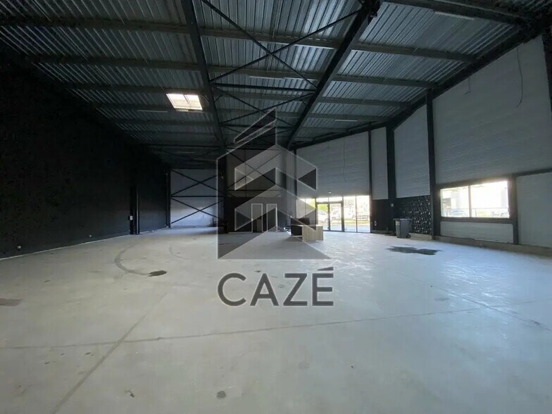 Flex in Martignas-sur-Jalle for lease - Interior Photo - Image 2 of 7