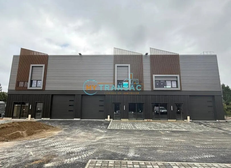 Flex in Courtry for sale - Building Photo - Image 2 of 15