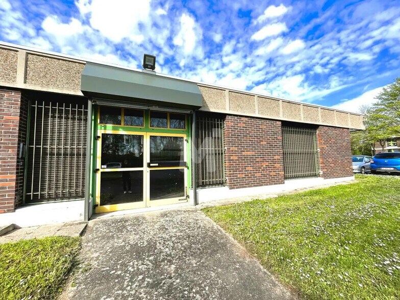 Office in Lisses for lease - Building Photo - Image 3 of 7