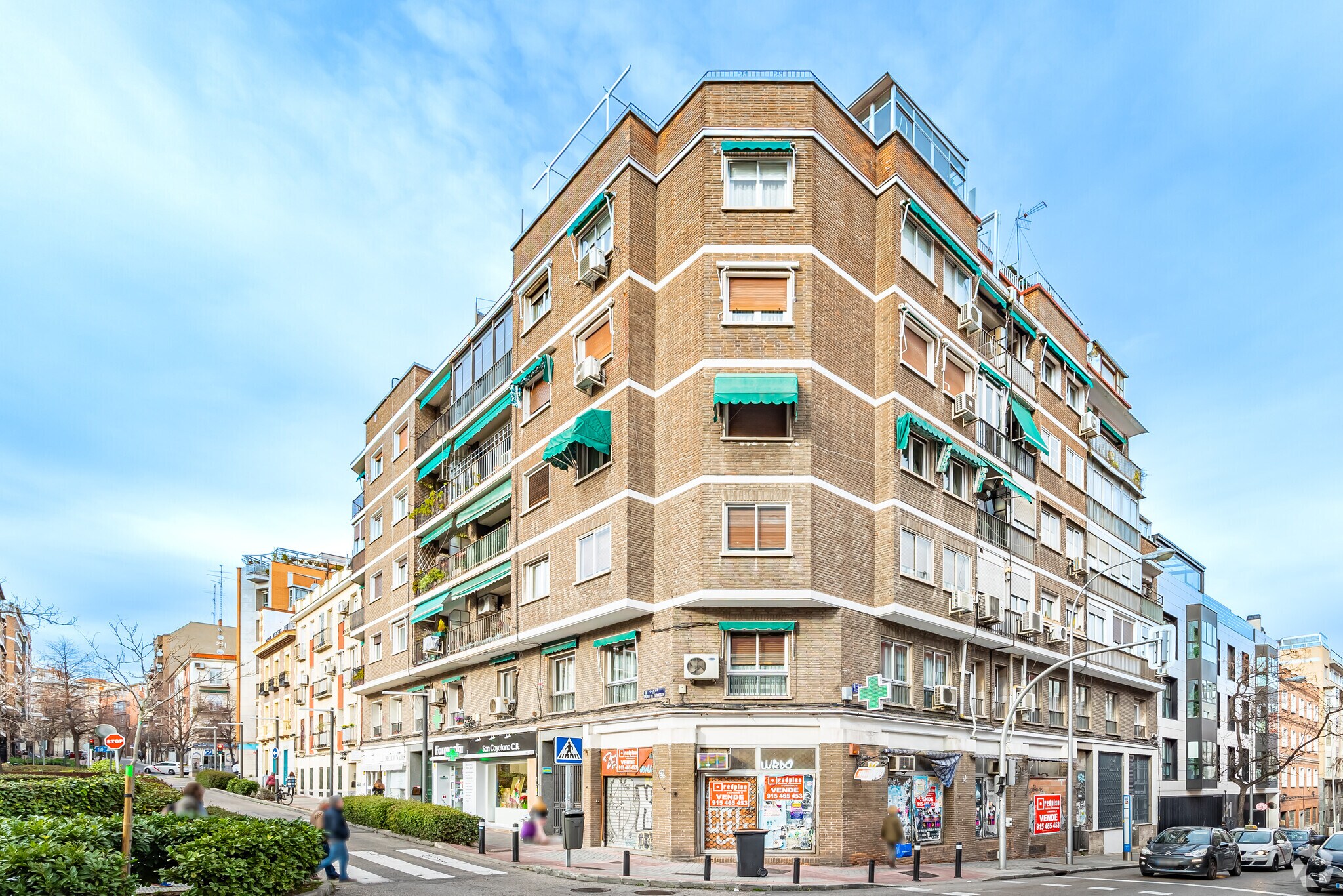 Calle de Pilar de Zaragoza, 34, Madrid, Madrid for sale Building Photo- Image 1 of 3
