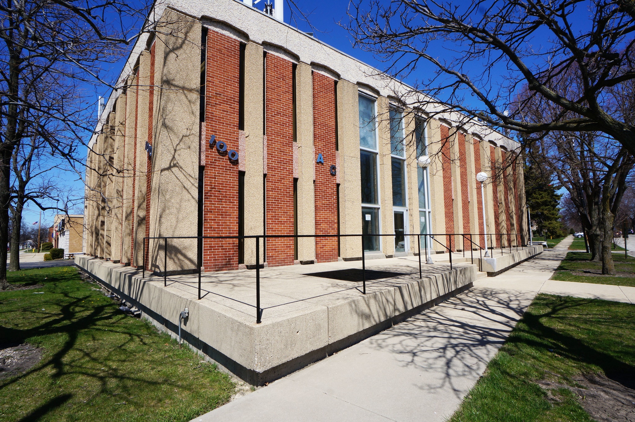 100 Higgins Rd, Park Ridge, IL for sale Building Photo- Image 1 of 1