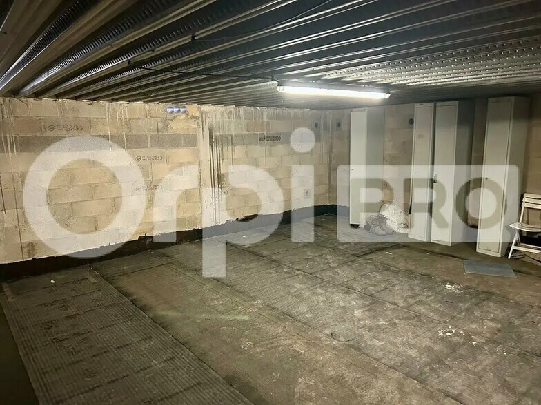 Retail in Breuillet for sale - Interior Photo - Image 3 of 4