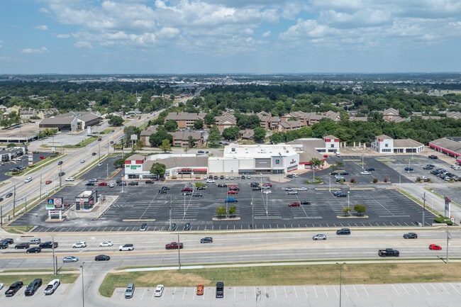 More details for 8221 E 61st St, Tulsa, OK - Retail for Auction