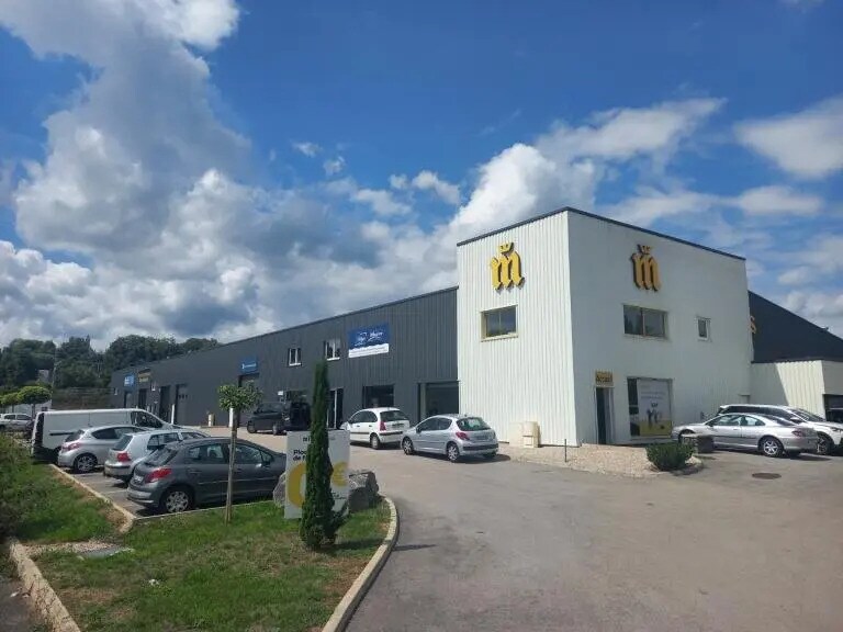 Flex in Besançon for lease - Building Photo - Image 1 of 5