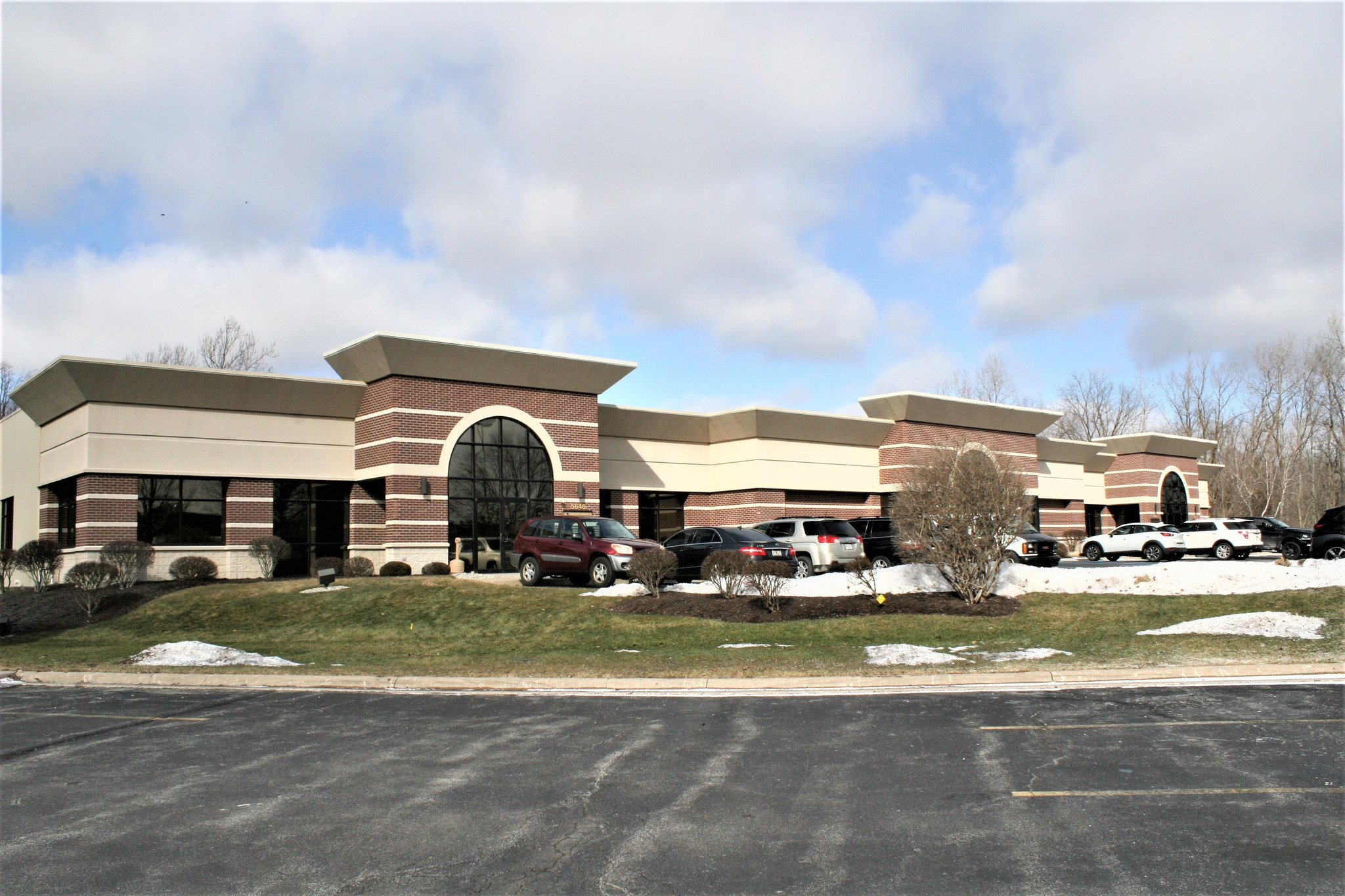 5640-5654 Coventry Ln, Fort Wayne, IN for sale Building Photo- Image 1 of 1