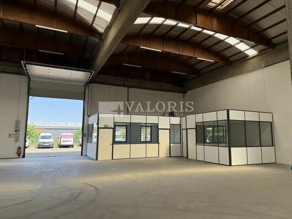 Flex in Saint-Priest for lease Interior Photo- Image 1 of 9