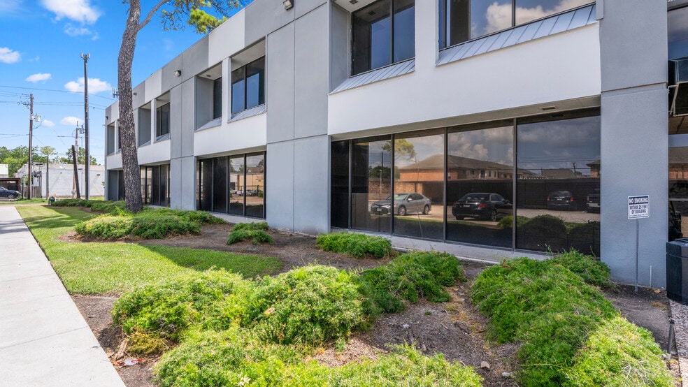 800 W Sam Houston Pky S, Houston, TX for lease - Building Photo - Image 2 of 12