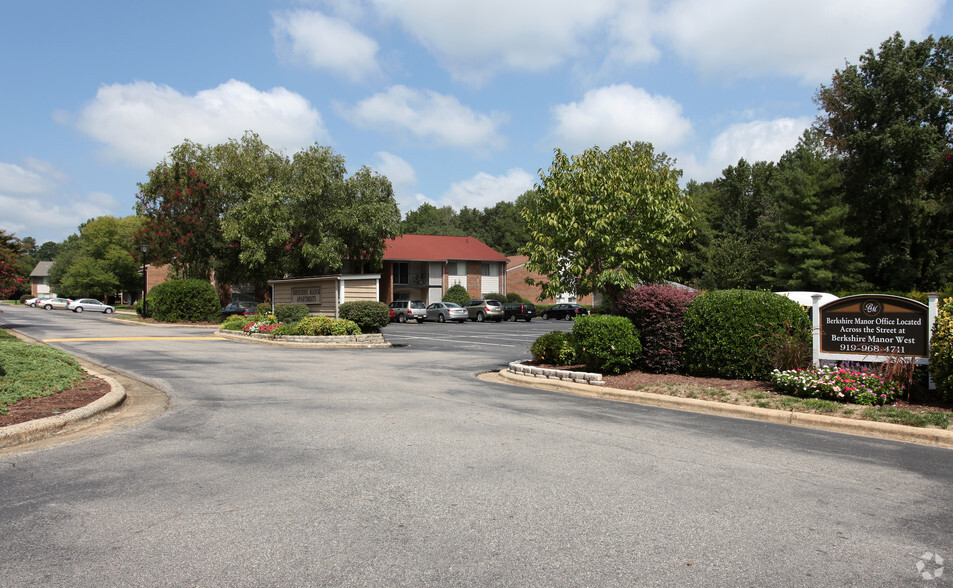 101 Hwy 54 Bypass, Carrboro, NC for sale - Primary Photo - Image 1 of 1