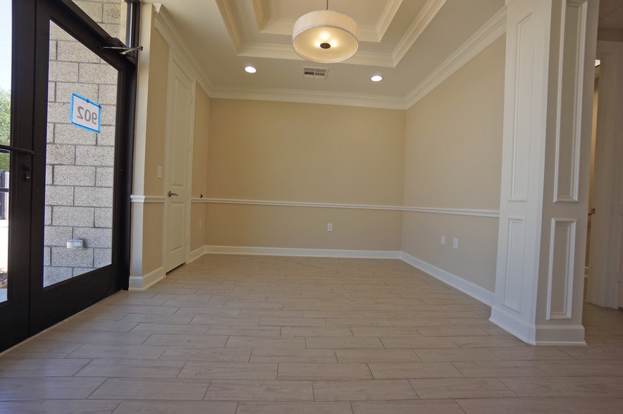 12930 Dairy Ashford Rd, Sugar Land, TX for lease - Interior Photo - Image 3 of 14