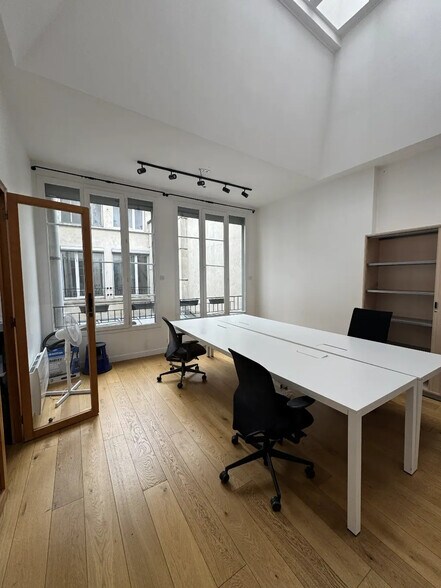 Coworking Space in Paris for lease - Interior Photo - Image 1 of 8