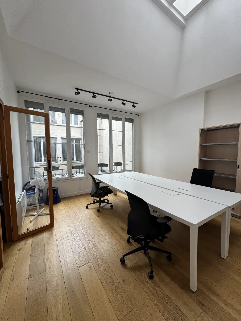 Coworking Space in Paris for lease Interior Photo- Image 1 of 9