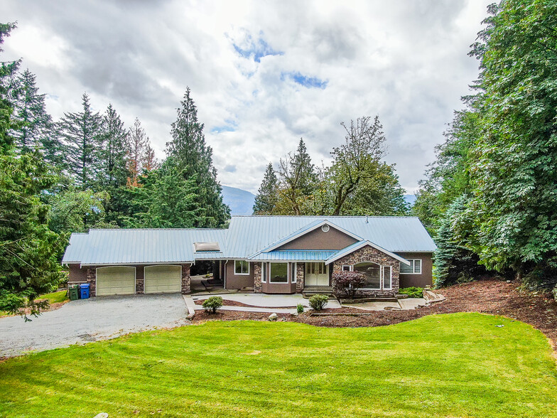 3051 Eldridge Rd, Abbotsford, BC for sale - Primary Photo - Image 1 of 17