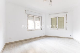 Retail in Barcelona, Barcelona for lease Interior Photo- Image 2 of 20