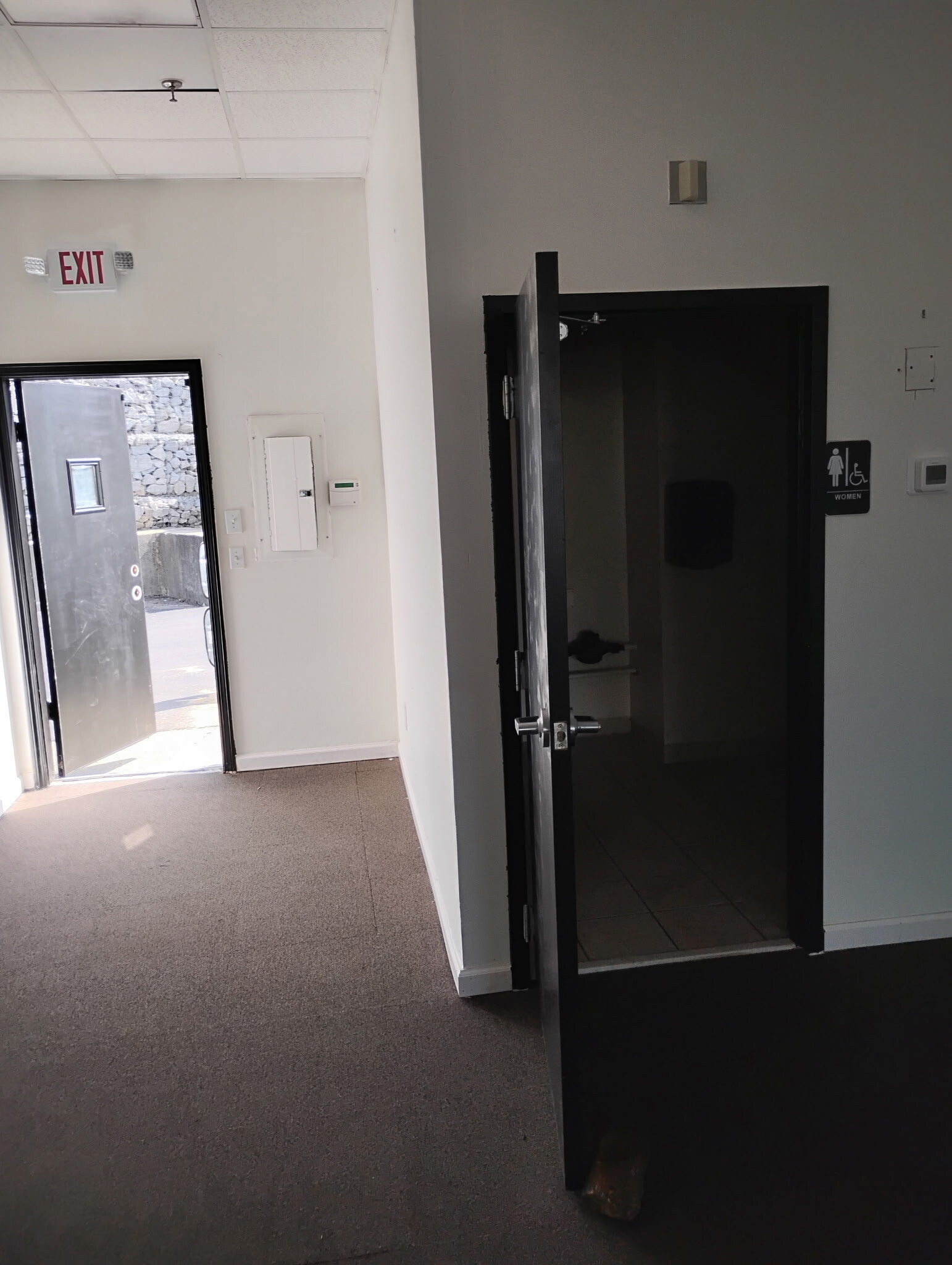 28 State Route 39, New Fairfield, CT for lease Interior Photo- Image 1 of 3