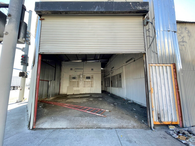 5505 S Alameda St, Los Angeles, CA for lease - Building Photo - Image 1 of 1