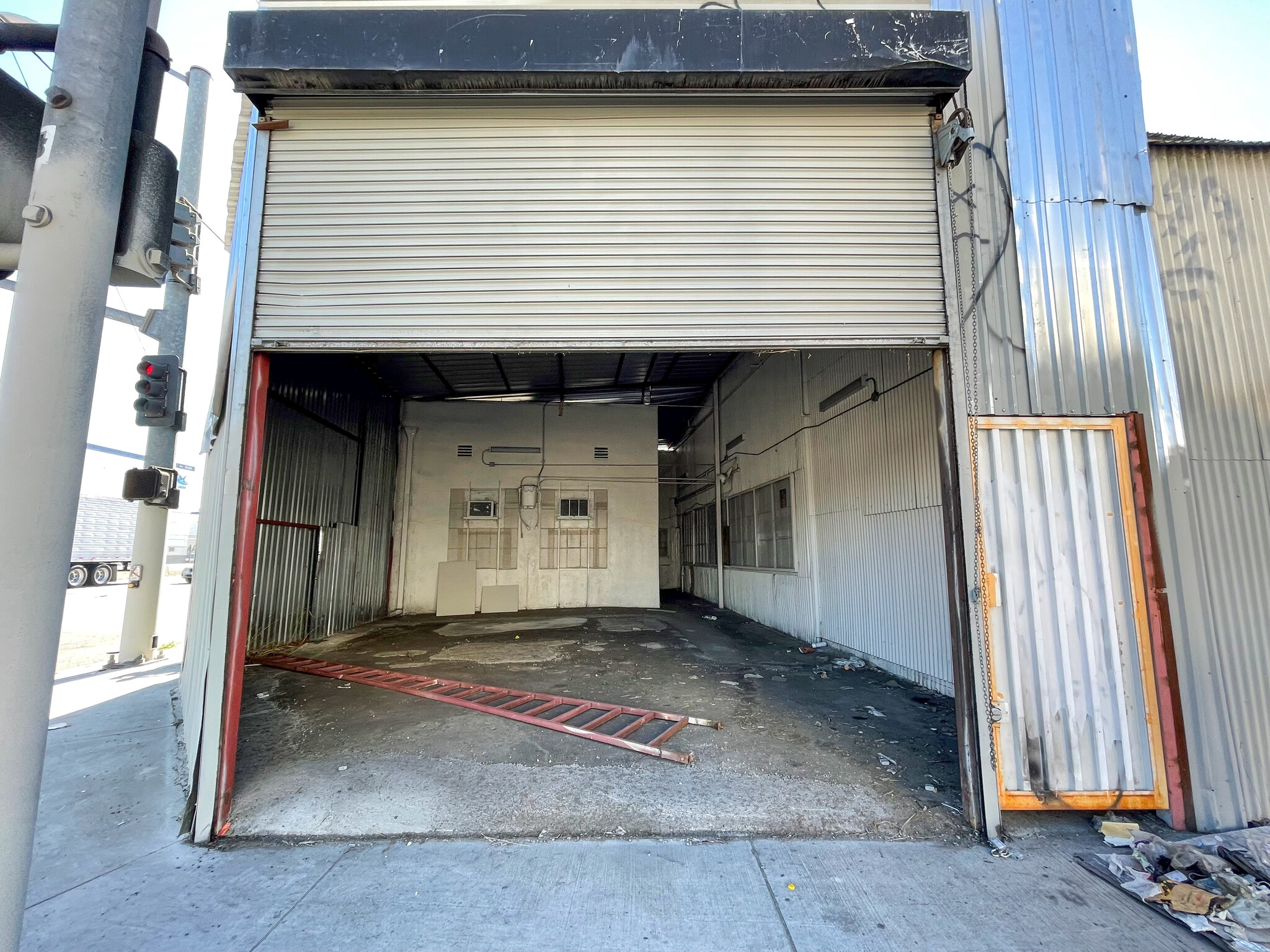 5505 S Alameda St, Los Angeles, CA for lease Building Photo- Image 1 of 2