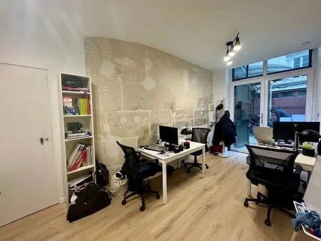 Office in Paris for lease - Interior Photo - Image 1 of 6