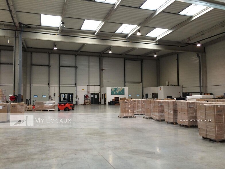 7 Rue Du Commandant D'estienne D'orves, Villeneuve-la-Garenne for lease - Interior Photo - Image 2 of 8