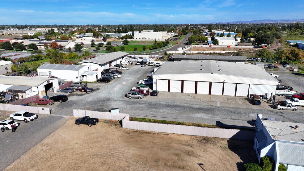 570 Armstrong Way, Oakdale, CA for sale - Building Photo - Image 1 of 1