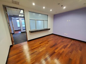 4705 Laurel Canyon Blvd, Studio City, CA for lease Interior Photo- Image 1 of 7