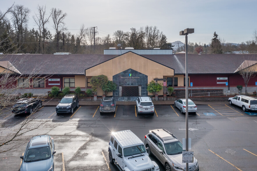 74B Centennial Loop, Eugene, OR for lease - Building Photo - Image 2 of 9