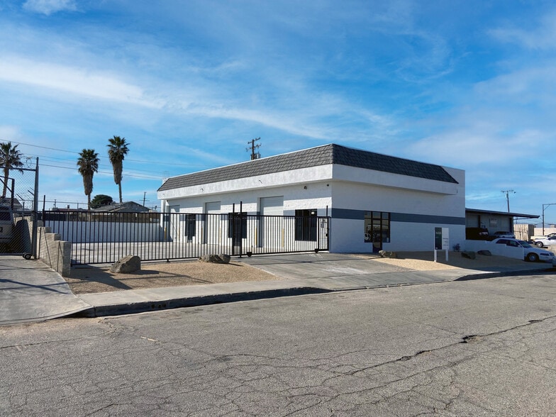124 W Ovington St, Lancaster, CA for sale - Building Photo - Image 1 of 15