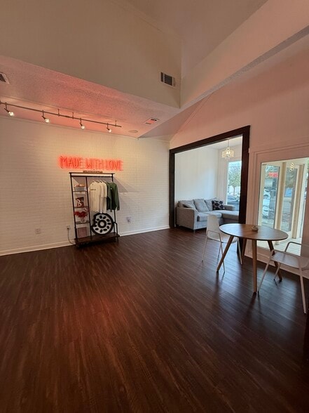 2905 Race St, Fort Worth, TX for lease - Building Photo - Image 2 of 7