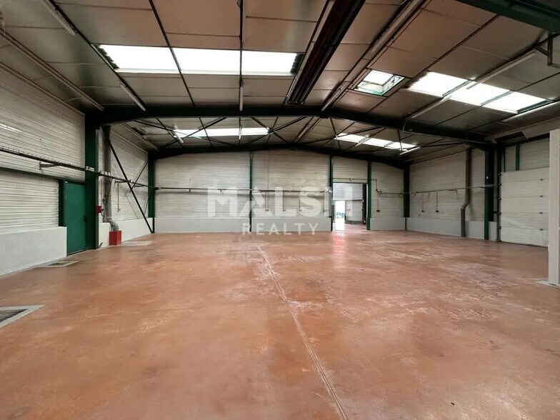 Office in Arnas for lease - Interior Photo - Image 2 of 8