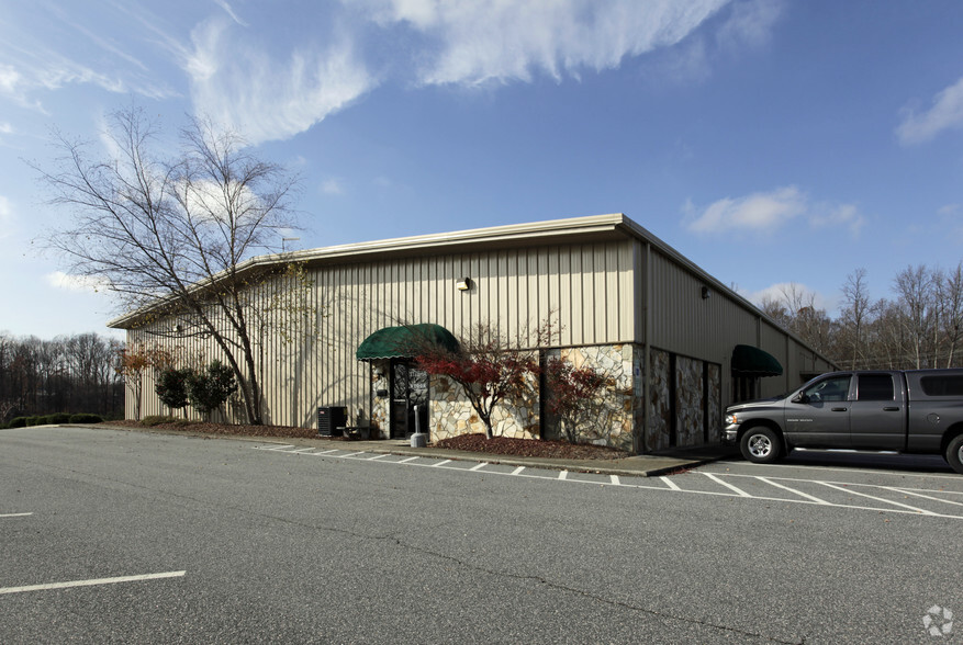 1175 S Park Dr, Kernersville, NC for lease - Building Photo - Image 3 of 8