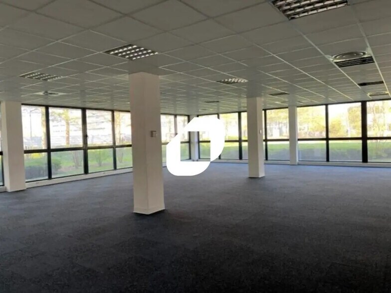 Office in VILLENEUVE-D'ASCQ for lease - Interior Photo - Image 2 of 18