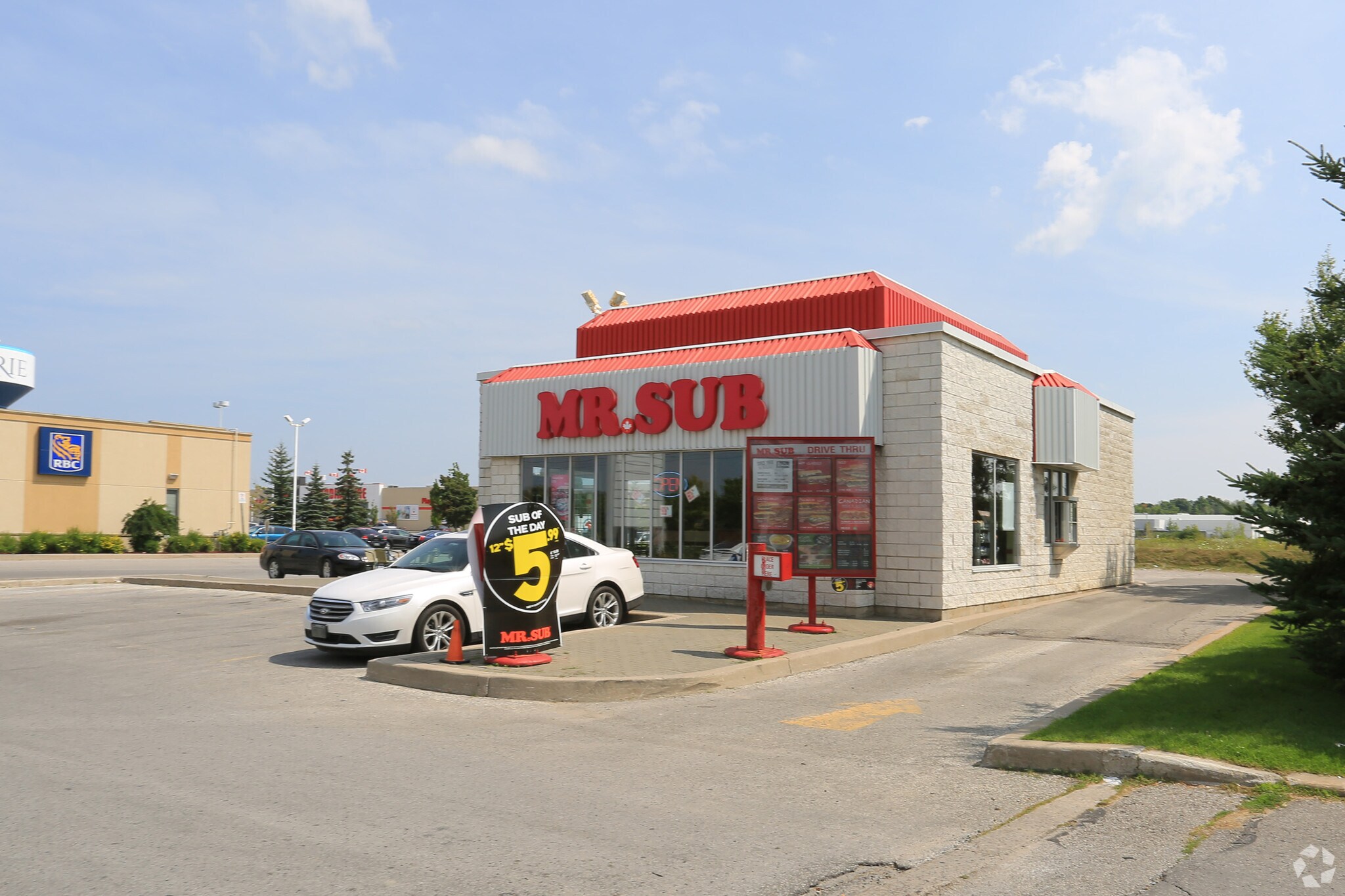 103 Mapleview Dr, Barrie, ON for sale Primary Photo- Image 1 of 1