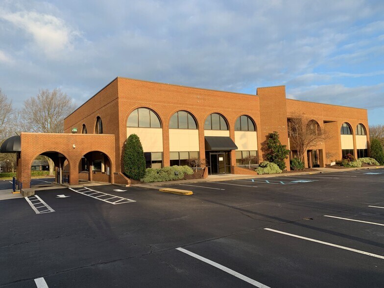 641 Lynnhaven Pky, Virginia Beach, VA 23452