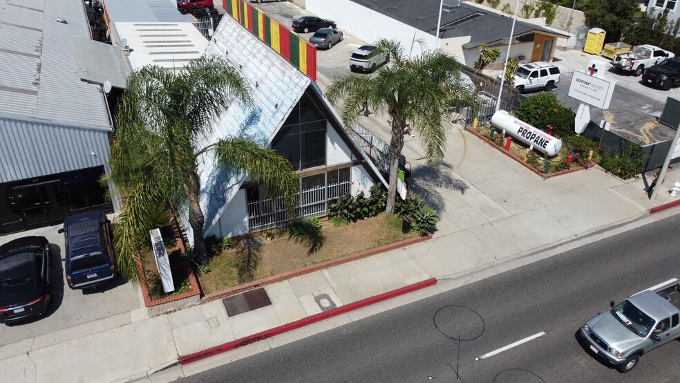 2075 Harbor Blvd, Costa Mesa, CA for sale - Building Photo - Image 3 of 26