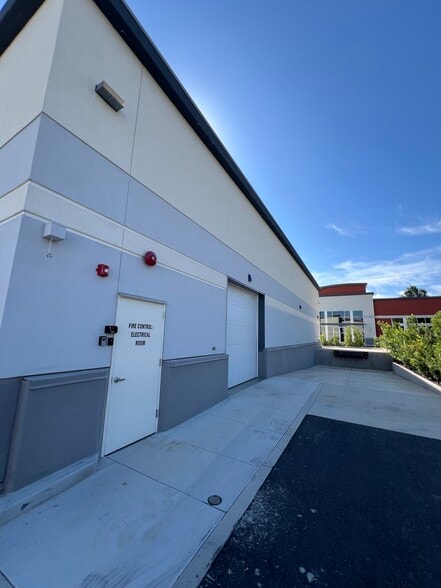 6101-6151 Pacific St, Rocklin, CA for lease - Building Photo - Image 2 of 12