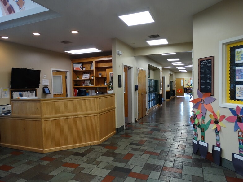 43560 Suzanne Hope Way, Ashburn, VA for sale - Lobby - Image 2 of 11