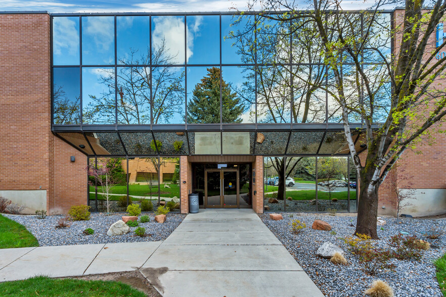 500-560 E Timpanogos Cir, Orem, UT for lease - Building Photo - Image 1 of 2