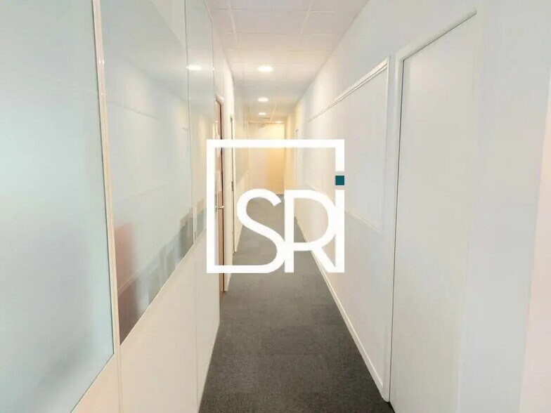 Office in Cournon-d'Auvergne for lease - Building Photo - Image 3 of 21