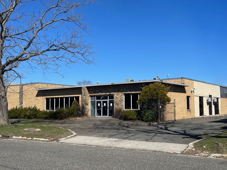 85 Schmitt Blvd, Farmingdale, NY for lease - Building Photo - Image 1 of 9