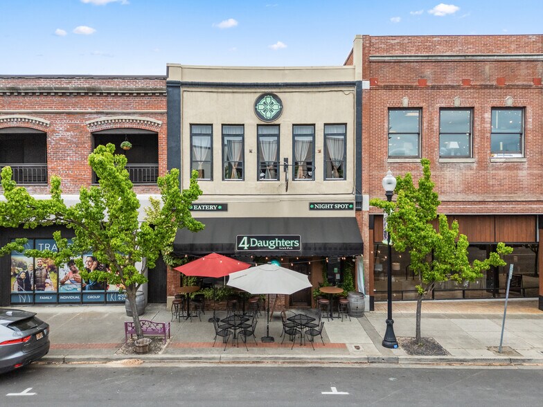 126 W Main St, Medford, OR for sale - Building Photo - Image 1 of 33