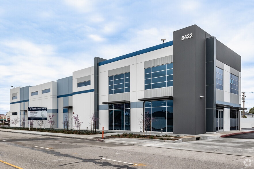 8422 Commonwealth Ave, Buena Park, CA for lease - Building Photo - Image 1 of 12